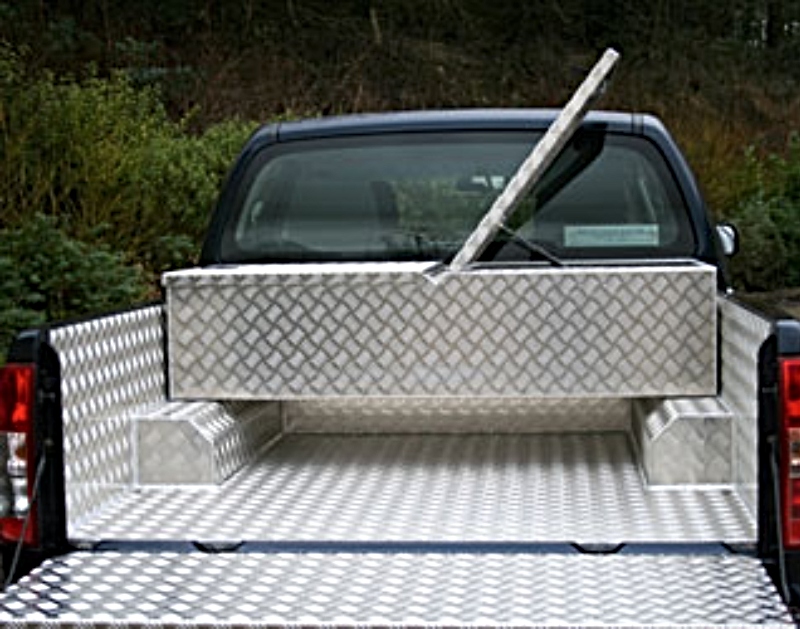 Aluminium Chequer Plate Pickup Storage Box on Wheel Arches