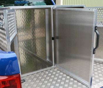 Double Dog Box with Removable Partition
